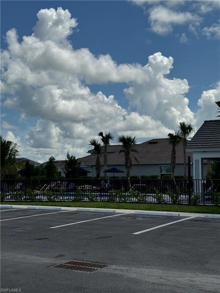 Foto del edificio - 6034 National Blvd