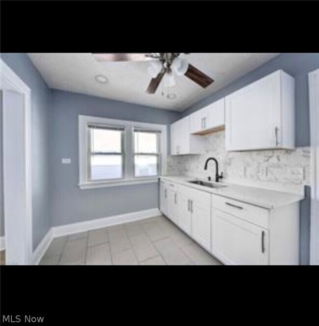 Foto del edificio - 3231 W 121st St