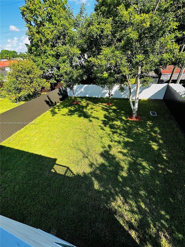 Foto del edificio - 707 E 32nd St