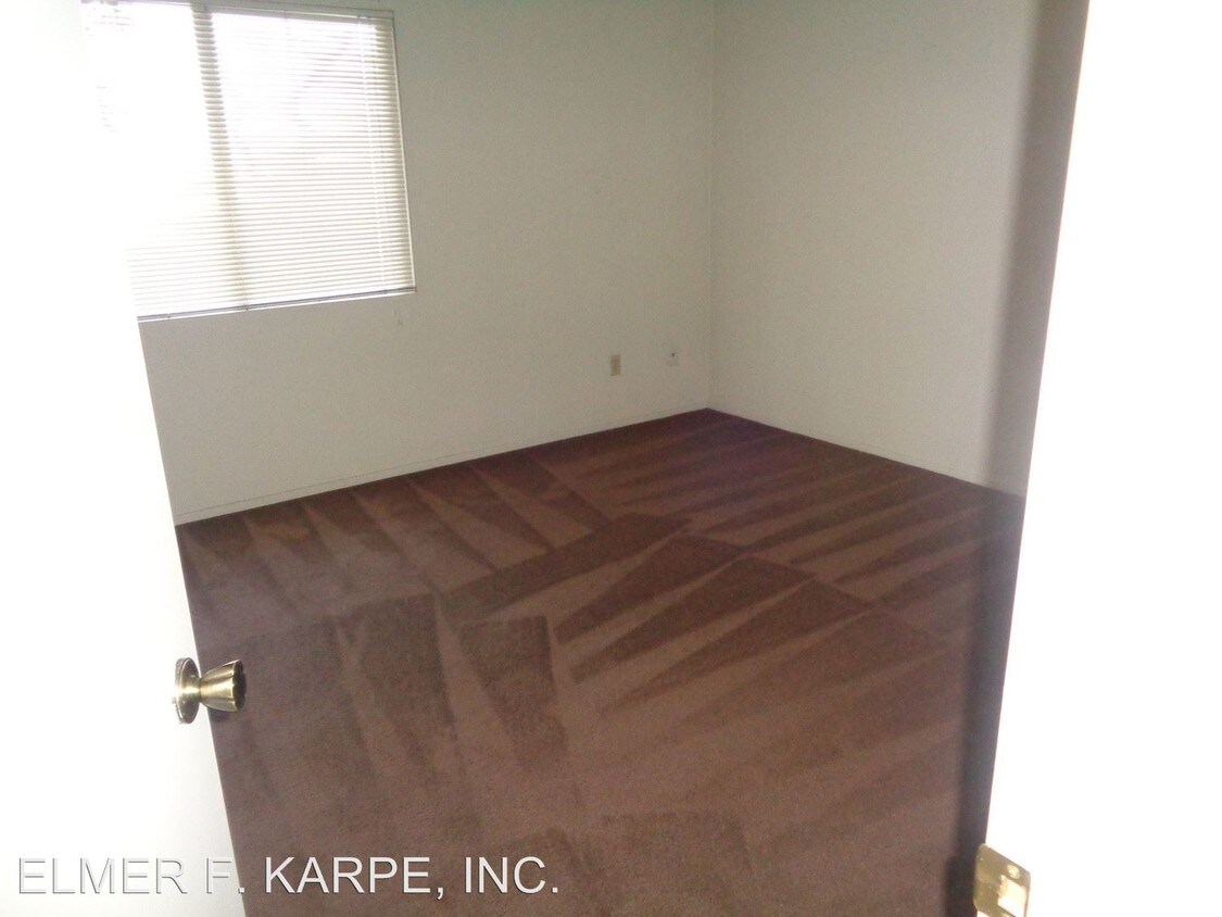 Building Photo - 817 Quail Ln