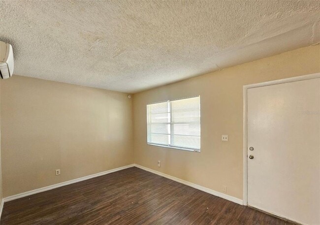 Building Photo - 201 Northwest Jefferson Cir N