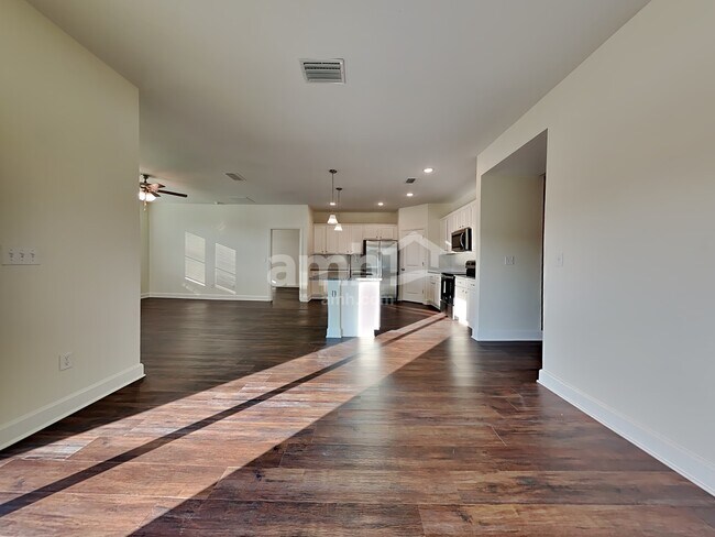 Building Photo - 933 Tan Tara Trl
