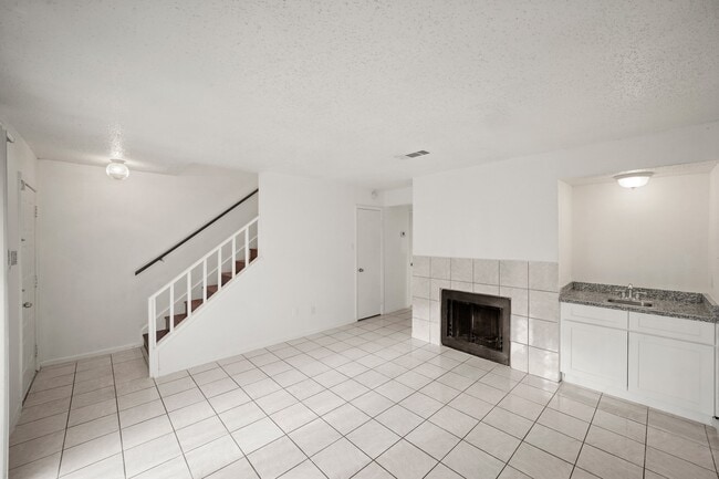 Building Photo - 3987 Tanglewilde St