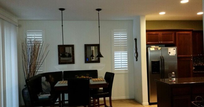 Building Photo - 680 Candela Cir