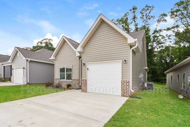 Building Photo - 159 Park Dr N