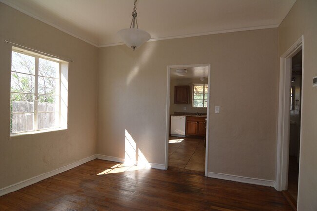 Foto del edificio - Charming 2 Bedroom 1 Bath House! Close to ...