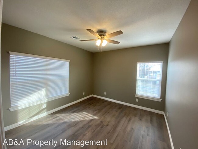 Building Photo - 2 br, 2 bath House - 680 Sycamore