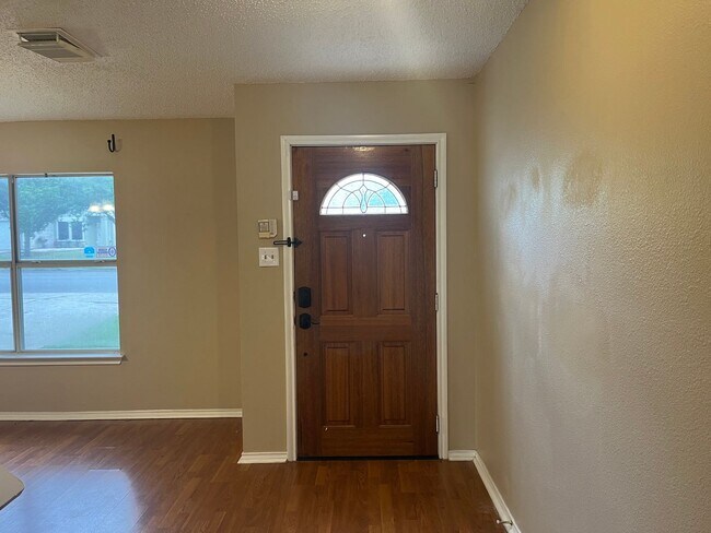 Building Photo - 6635 Beech Trail, Converse, TX. 78109