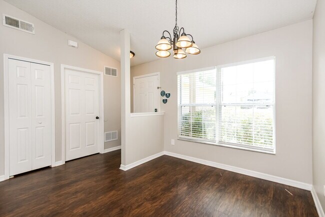 Foto del edificio - 13120 Moonflower Ct