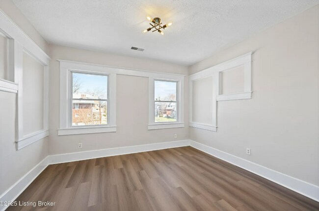 Foto del edificio - HISTORIC CHARM! Renovated 4 Bedroom, 3 Bat...