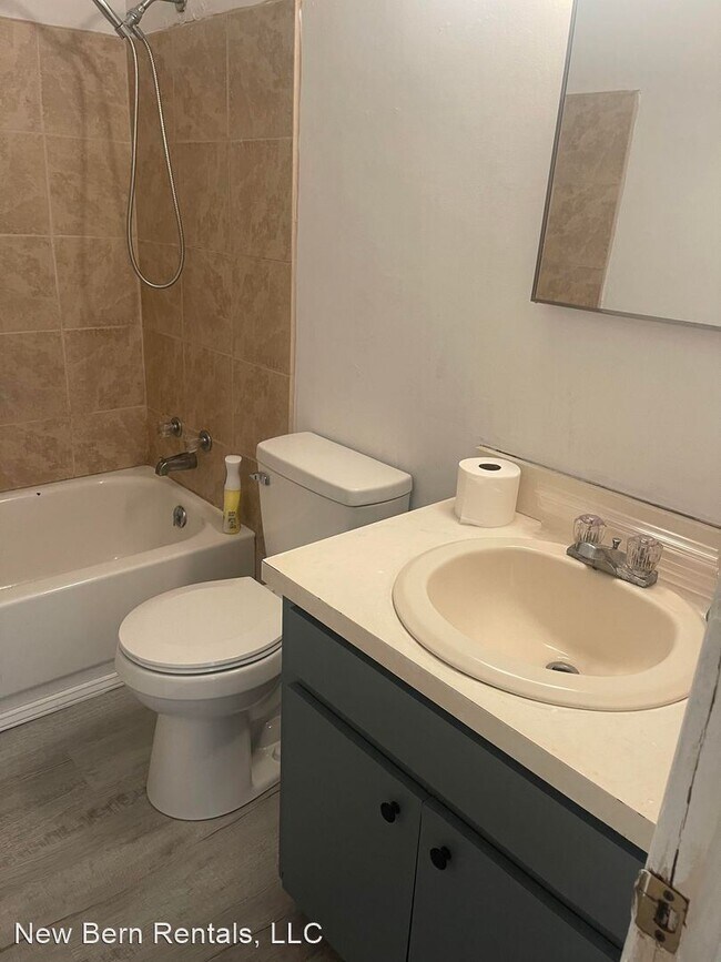 Building Photo - 3 br, 1 bath House - 427 Bouy St