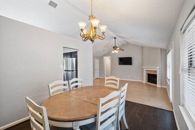 Foto del edificio - 3318 Golden Willow Dr