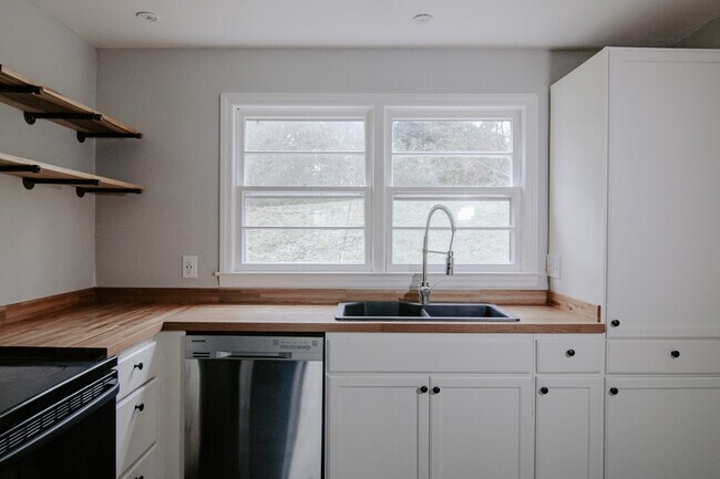 Building Photo - 3733 Morton Dr