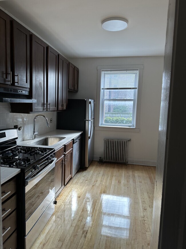 Building Photo - 5964 N Paulina St