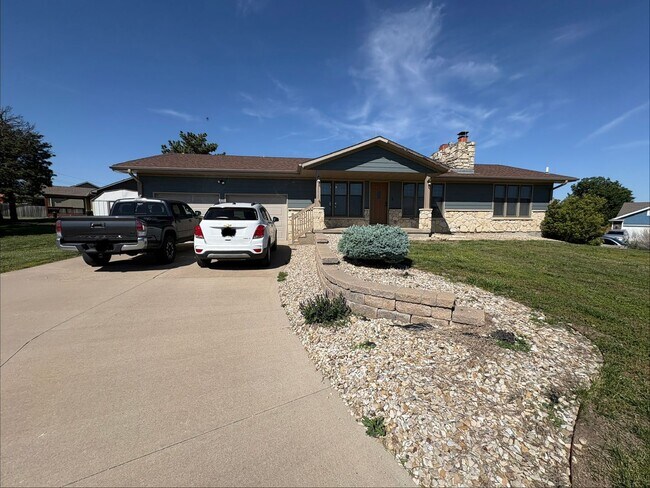 Building Photo - 3+ Bedroom with Basement in Nelson's Ridge Available 8/5/26