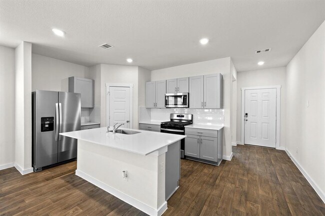 Building Photo - 421 Merriman Rd