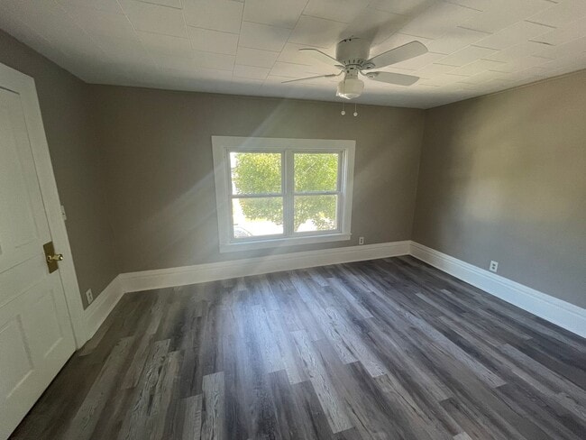 Building Photo - 1211 Otter Ave