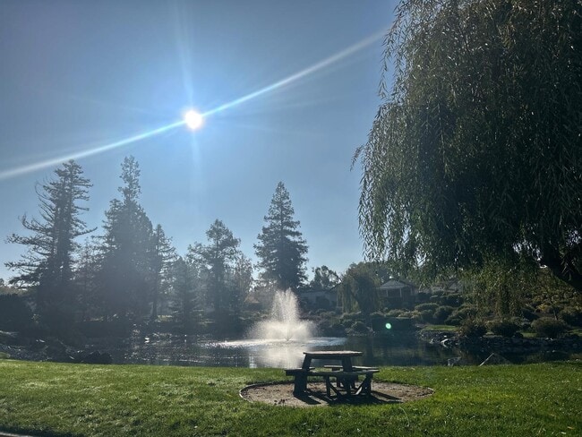 Foto del edificio - 6090 Montgomery Ct