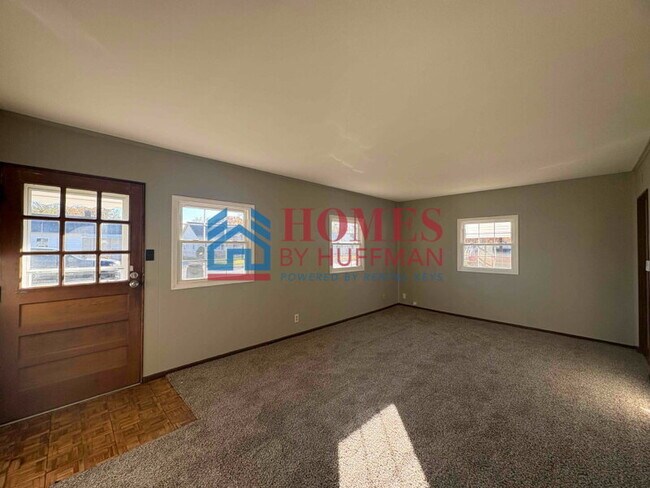 Foto del edificio - Three Bedroom House | Off Street Parking