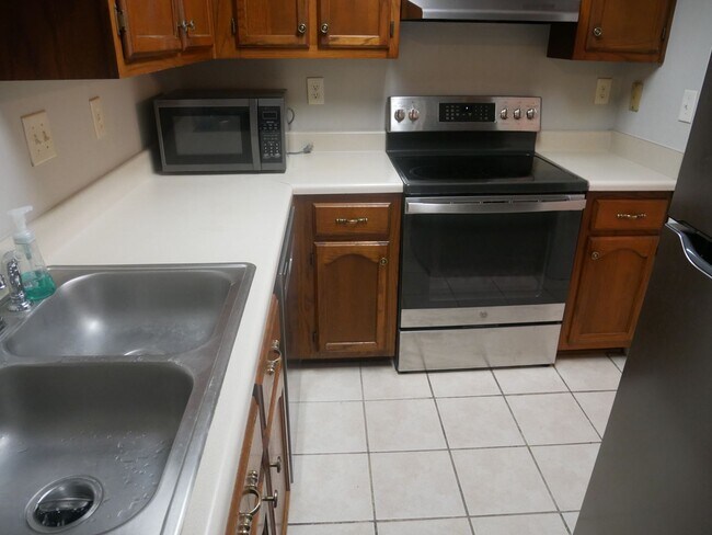 Building Photo - ****JUST REDUCED****1184 W E Ross Parkway ...