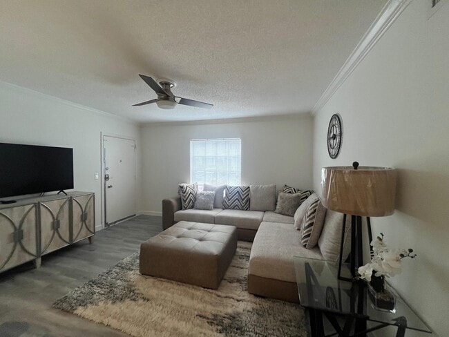 Foto del edificio - 2261 NE 67th St