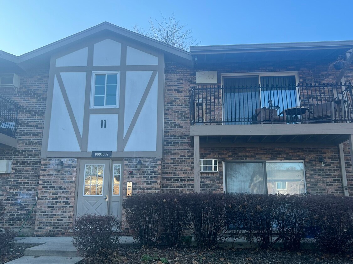 9S040 Lake Dr Unit 104, Willowbrook, IL 60527 Condo for Rent in