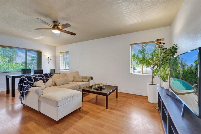 Building Photo - 1423 Holly Heights Dr