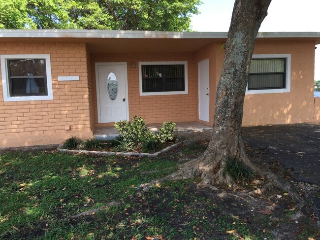 Front House - 1742 NW 29th Way