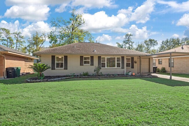 Foto del edificio - 2023 Woodcrest Dr