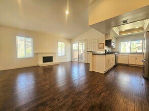 Building Photo - 21700 Laurelrim Dr