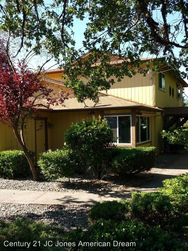 405 NW Evelyn Ave, Grants Pass, OR 97526 Condo for Rent in Grants