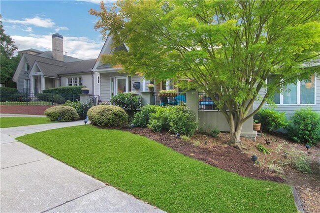 Foto del edificio - 925 Highland Terrace NE
