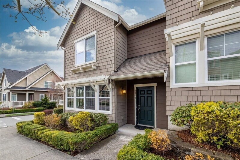 Foto principal - 2400 NE Park Dr