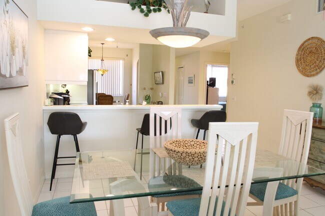 Building Photo - ** FALLING WATERS NAPLES UNIT ** OFF-SEASON RENTAL ONLY ** AVAILABLE MAY-SEPTEMBER 2025 AND MAY-S...