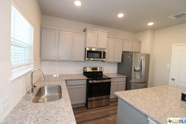 Building Photo - 2206 Mustard Ct