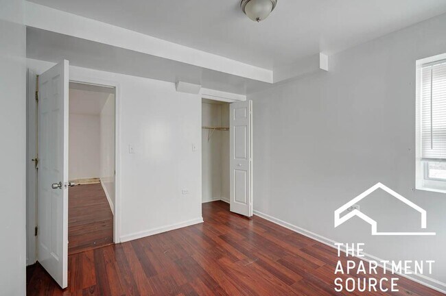 Foto del edificio - 2530 W Fitch Ave