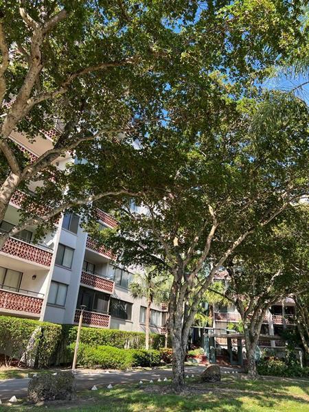 Foto del edificio - 4222 Inverrary Blvd