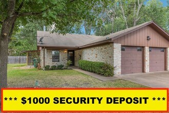 Building Photo - 2109 Holly Springs Dr