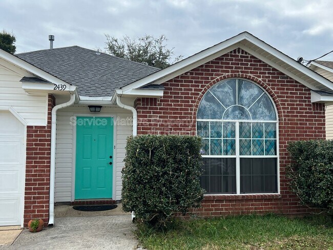 Foto del edificio - 2439 Redoubt Ave