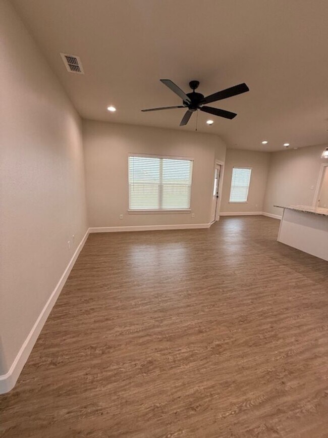 Foto del edificio - 7017 Glen Abbey St