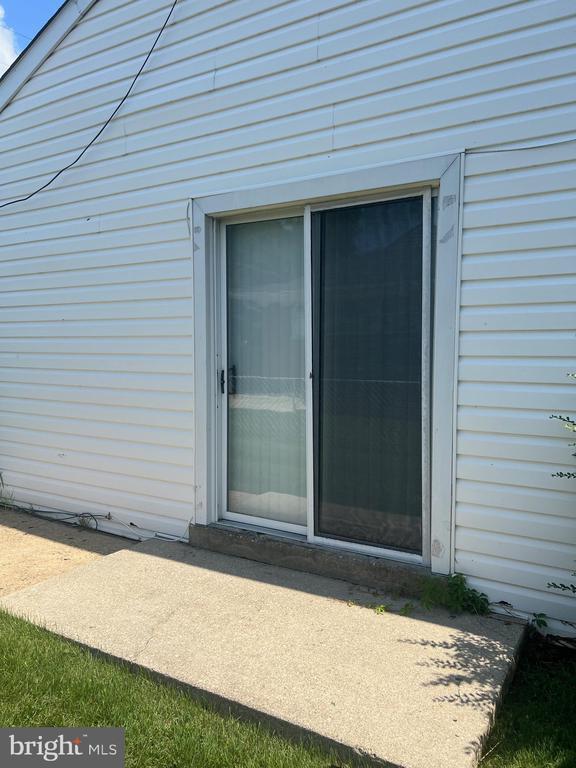 Building Photo - 103 Thompson Ln