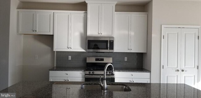 Foto del edificio - 504 Holywell Dr
