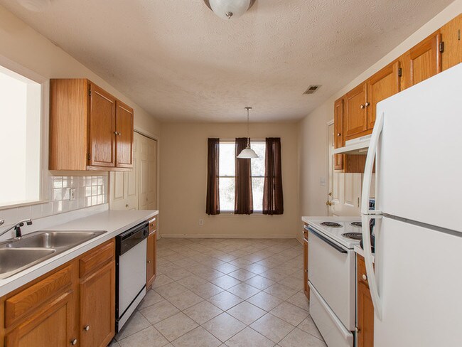 Building Photo - 6827 Willow Ct