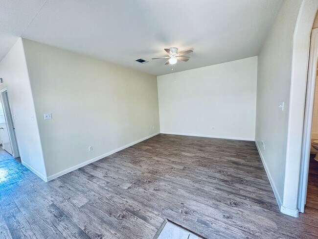 Building Photo - 2873 Southampton Way