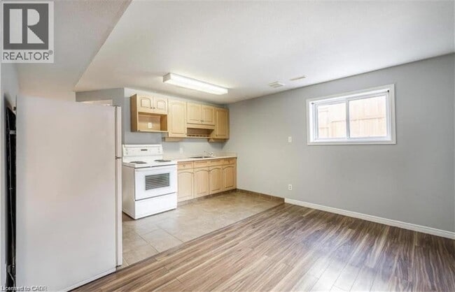 Building Photo - 87(A) TAMVALE Crescent