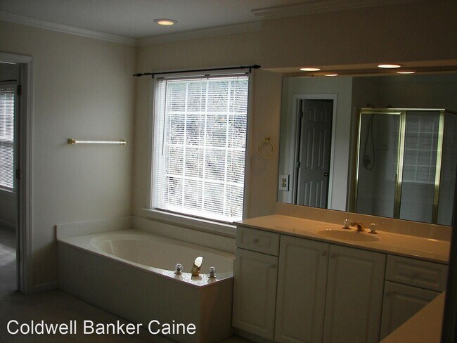 Building Photo - 4 br, 2.5 bath House - 6 Landstone Ct
