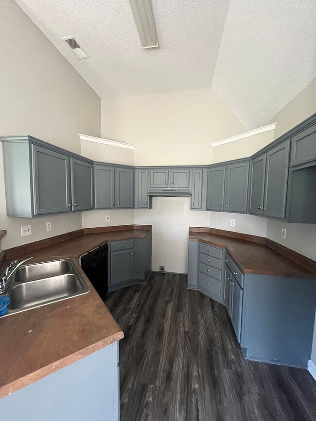 Building Photo - 1686 Frence Creek Cove N