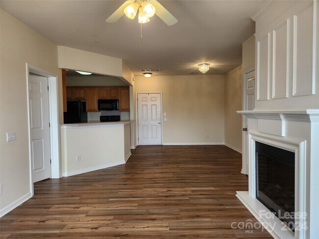 Foto del edificio - 14847 Santa Lucia Dr