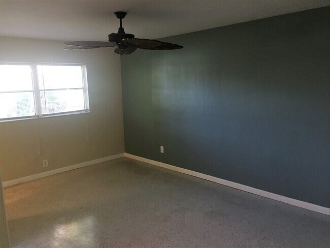 Building Photo - SE Cape Coral Pool Home