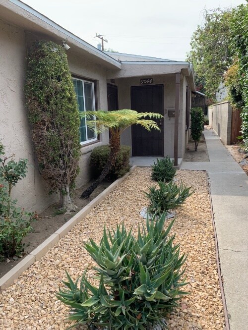 Front door view - 9044 Hubbard St
